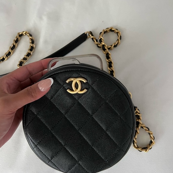 Chanel Clutch with chain - Picture 4 of 7